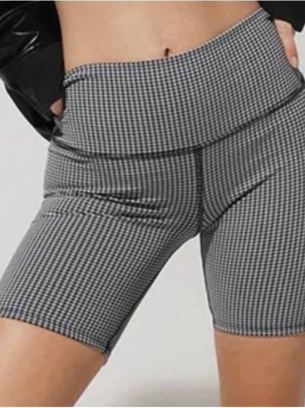 ALO High-Waist Black & White Houndstooth Bike Shorts xs